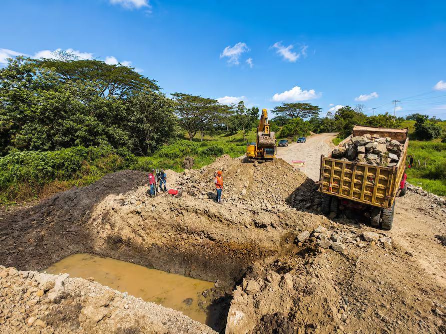 Balzar: puente sobre el río Macul y obras viales e hídricas