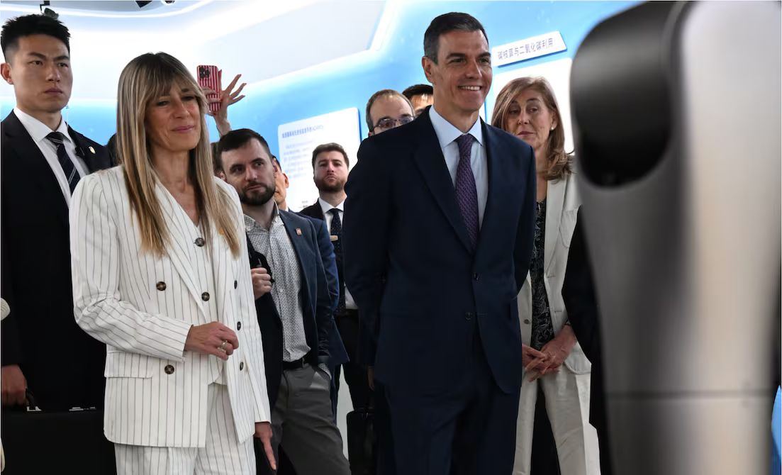 Begoña Gómez: bajan de 24 a 13 años la petición de cárcel