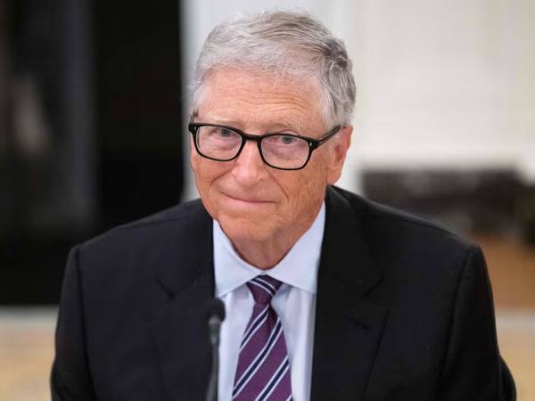 Bill Gates advierte que la IA destruirá empleos y amenaza vínculos