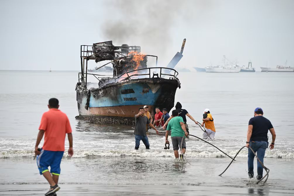 Bono de contingencia en Manta por incendio de embarcaciones