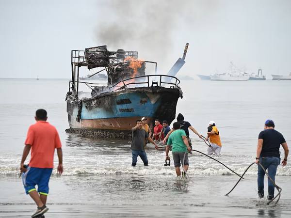 Bono de contingencia en Manta por incendio de embarcaciones