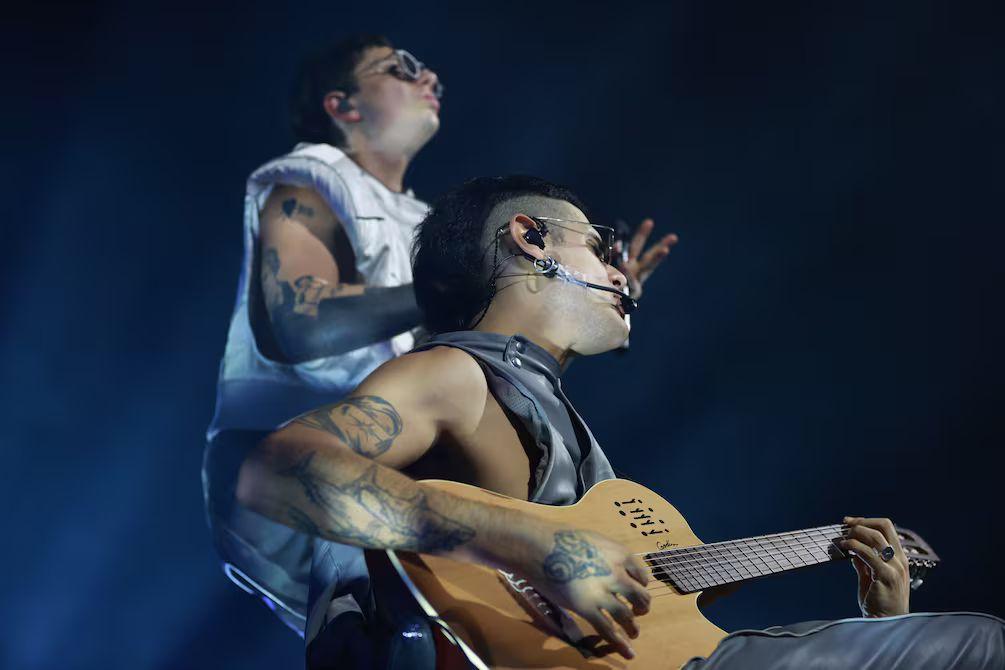 Ca7riel y Paco Amoroso llenan Palacio de los Deportes con Free Spirits