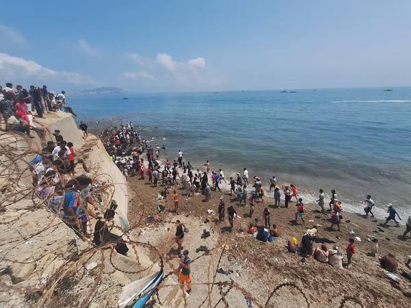 Ceuta pide cerrar frontera con Marruecos y desplegar al Ejército