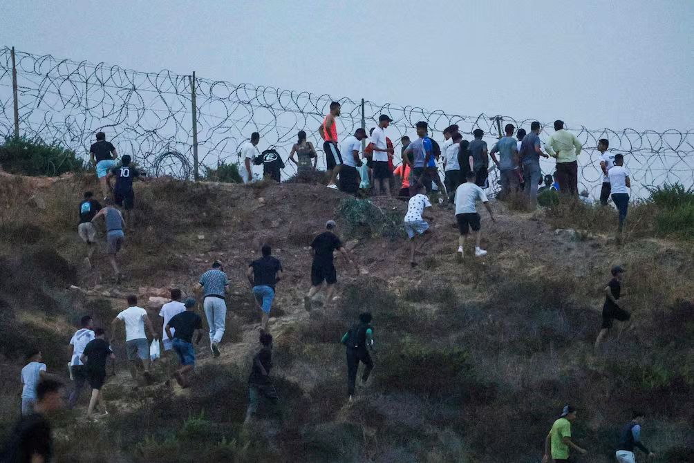 Ceuta: suben a 15 los fallecidos en entrada masiva desde Marruecos
