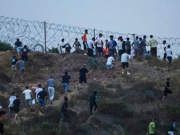 Ceuta: suben a 15 los fallecidos en entrada masiva desde Marruecos
