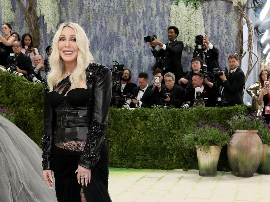 Cher cumple 80 años con tutela de Elijah Blue Allman en disputa
