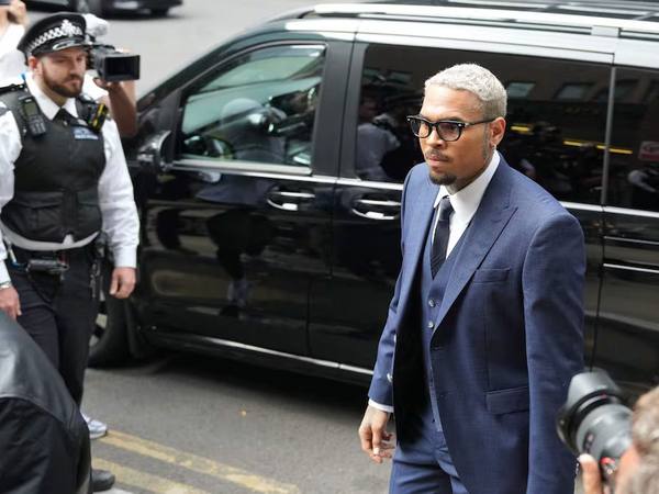 Chris Brown deberá pagar 12,9 millones por ataque de perro