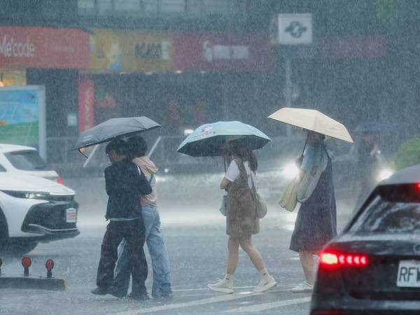 Ciclones y tifones en Asia dejan más de 50 muertos y millones