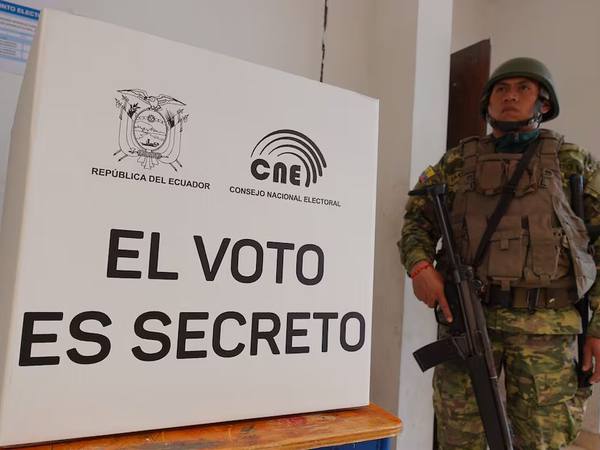 CNE fija reglas para que militares y policías voten en 2026