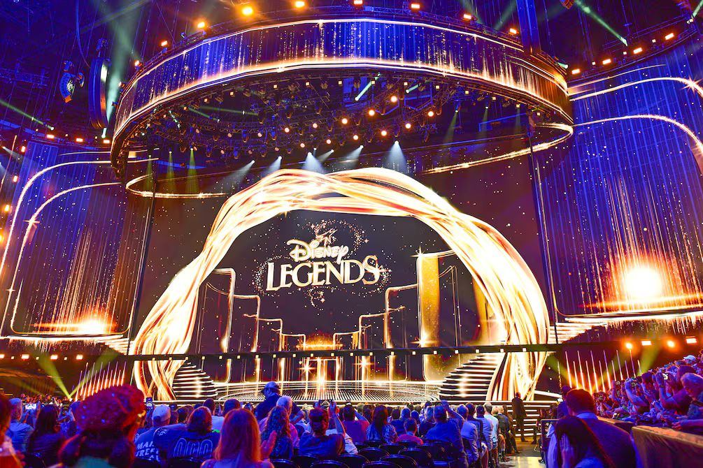 Disney nombra Leyendas a Anne Hathaway y Dwayne Johnson