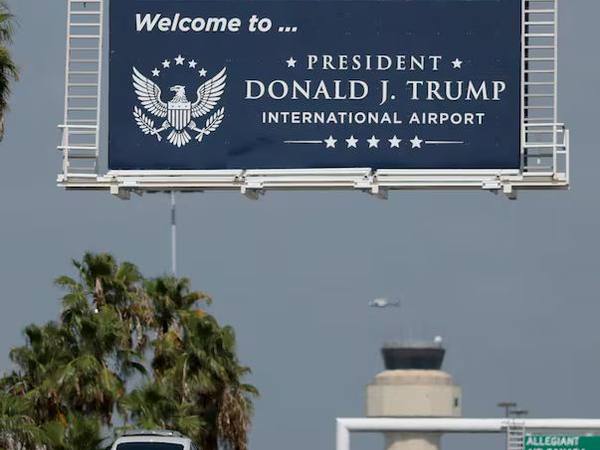 Donald Trump celebra que el Aeropuerto de Palm Beach lleve su nombre