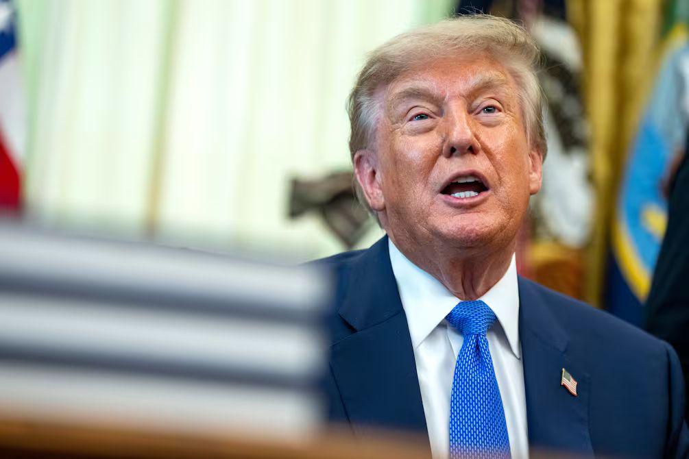 Donald Trump ordena espaciar vacunas infantiles pese al sarampión