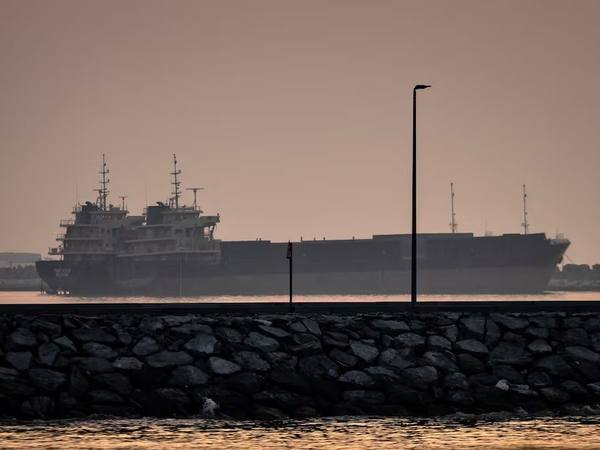 EE. UU. amenaza a Irán con aislamiento económico y medidas en Ormuz
