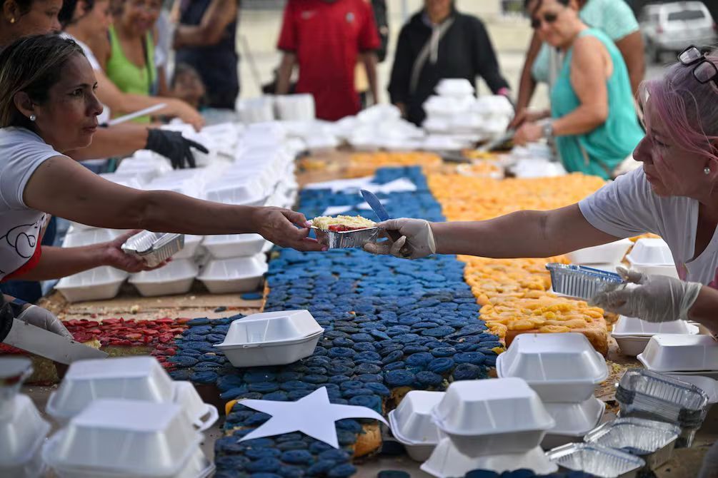 Fundación Color Esperanza prepara torta de 8 metros en Caracas