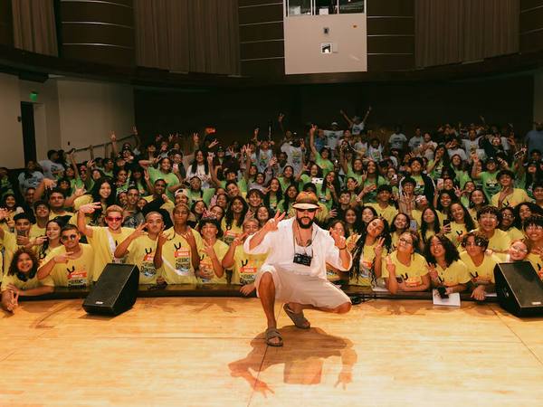 Fundación de Bad Bunny abre “Un Verano Contigo” para 270 jóvenes