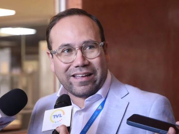 Guido Mendoza lleva denuncia al CAL y Fiscalía por Jhajaira Urresta
