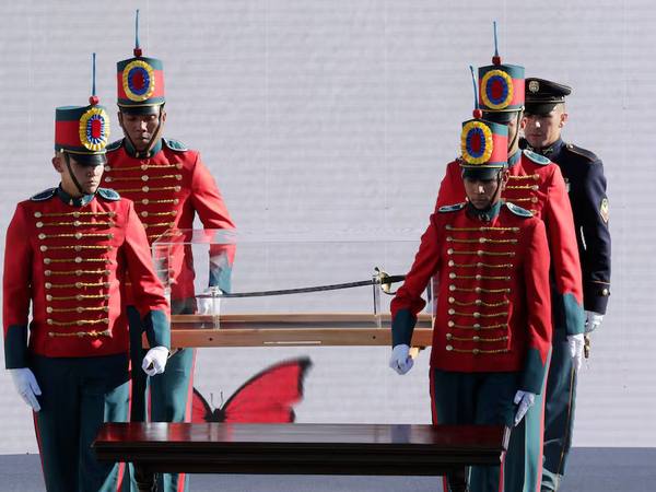 Gustavo Petro devolverá la espada de Bolívar a la Quinta
