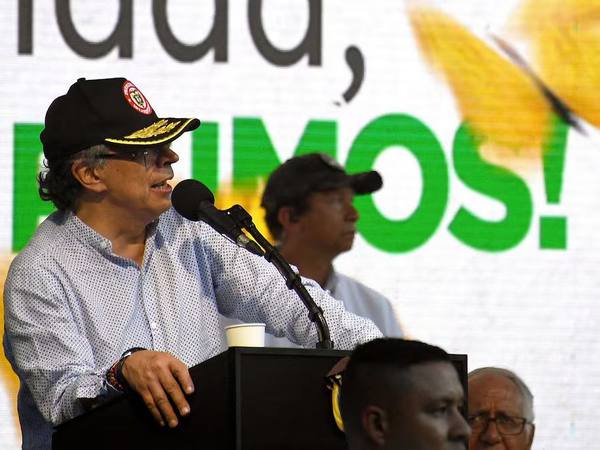 Gustavo Petro dice que EE. UU. presiona a Delcy para dolarizar
