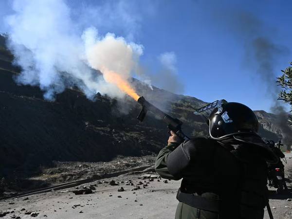Gustavo Petro llama “insurrección popular” a Bolivia y ofrece mediación