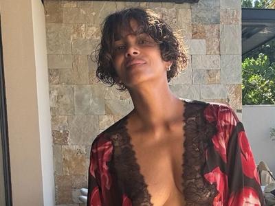 Halle Berry celebra sus 60 años y defiende su sexualidad