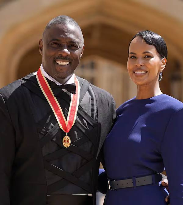 Idris Elba recibe el título de caballero de Carlos III en Windsor