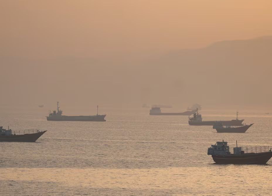 Irak pide a Irán estatus especial para exportar crudo por Ormuz