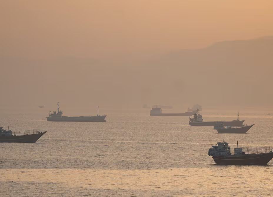 Irak pide a Irán estatus especial para exportar crudo por Ormuz