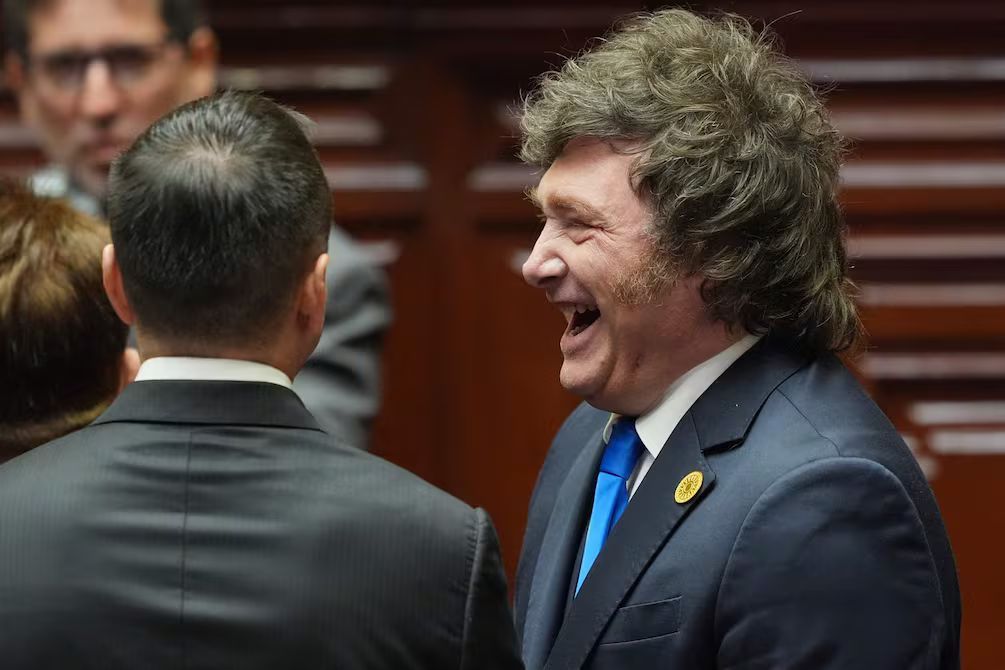Javier Milei veta ingreso de extranjeros que insulten a Argentina