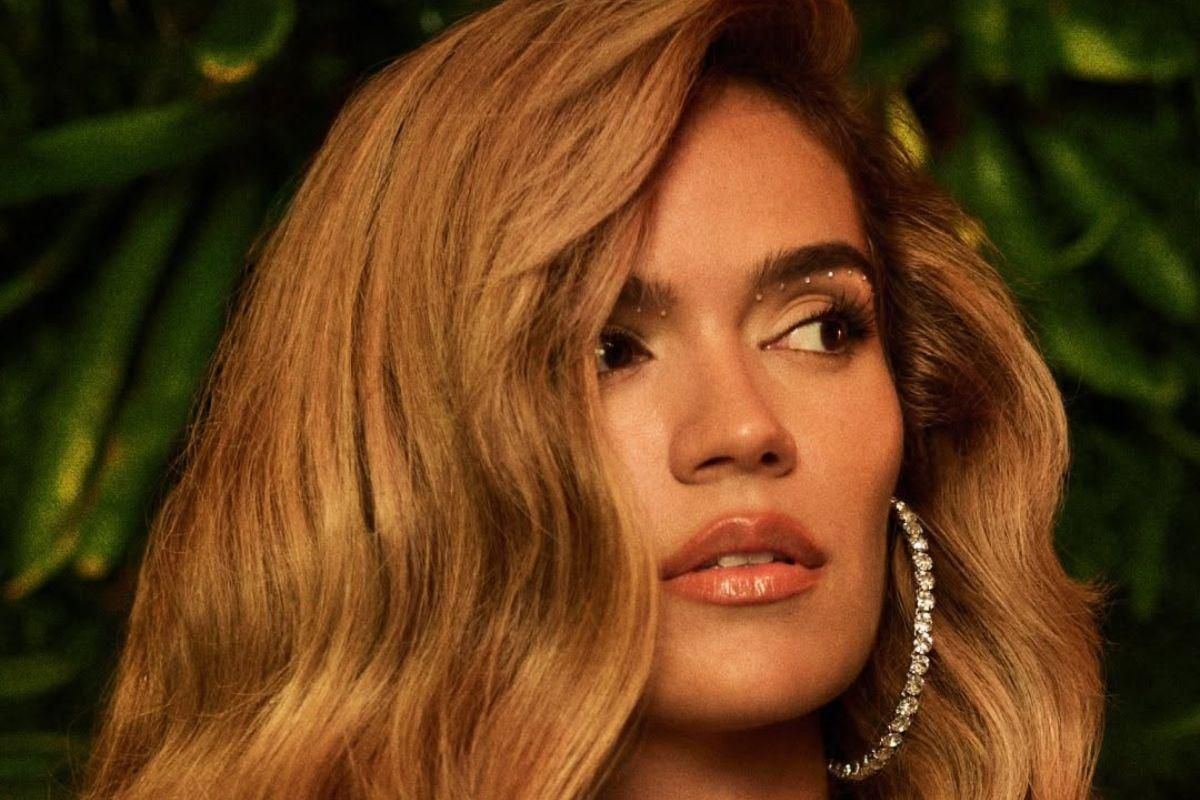 Karol G pide voto consciente en Colombia y evita apoyar candidatos