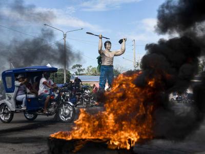 Keiko Fujimori evalúa medidas por alza de combustibles en Perú