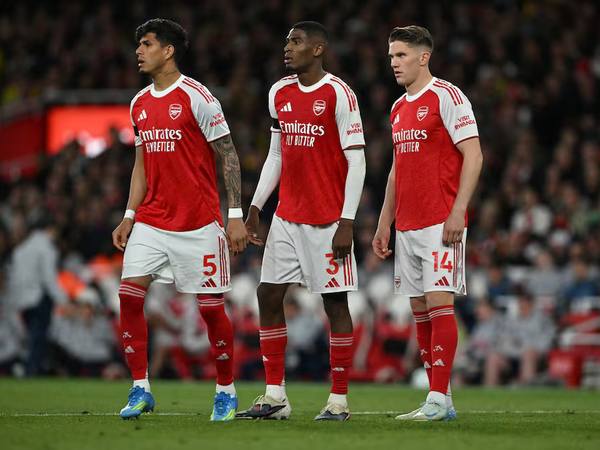 Memes de Piero Hincapié tras incidente en Arsenal vs Burnley