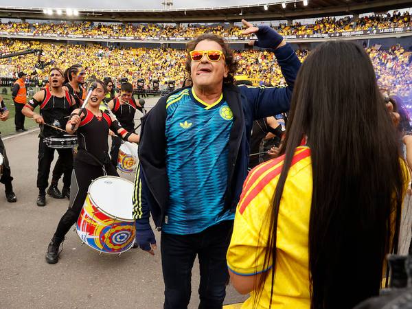 Morat, Carlos Vives y Camilo animan el show en el partido Colombia