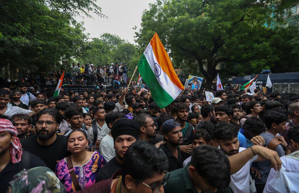 Movimiento “Cucarachas” en India presiona a Dharmendra Pradhan