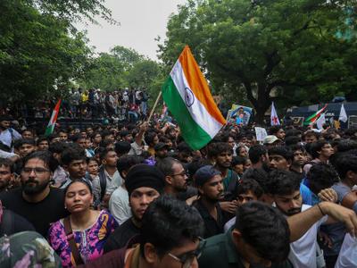 Movimiento “Cucarachas” en India presiona a Dharmendra Pradhan