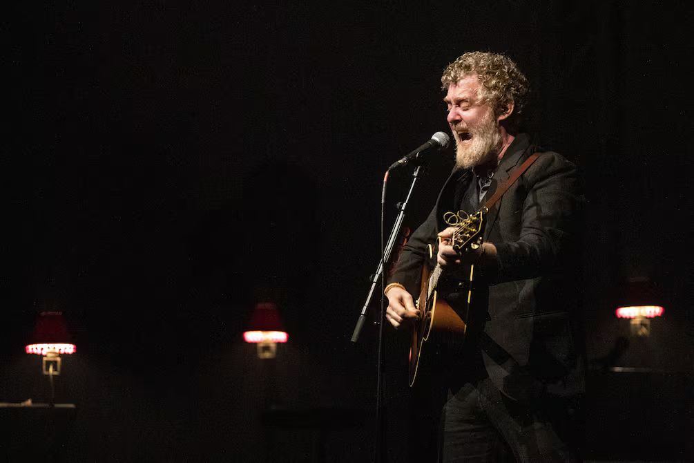 Muere Glen Hansard: accidente de motocicleta en Dublín a los 56