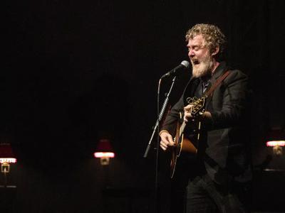Muere Glen Hansard: accidente de motocicleta en Dublín a los 56