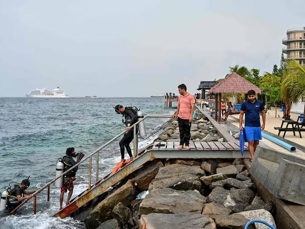 Mueren cinco italianos en buceo en Maldivas, en el atolón Vaavu