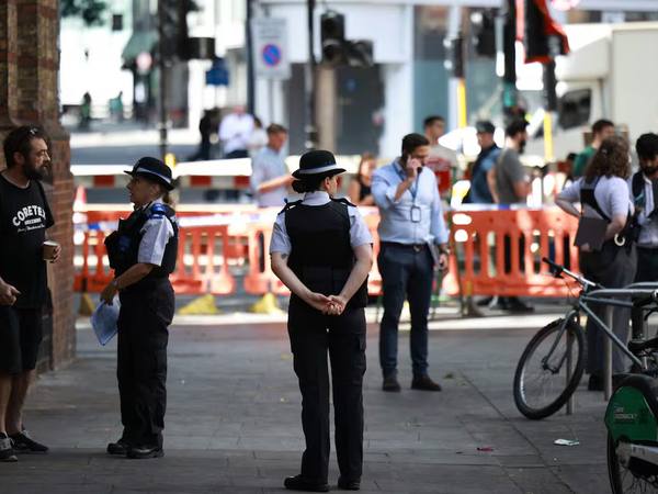 Mujer apuñala a cuatro hombres en Covent Garden; Met descarta