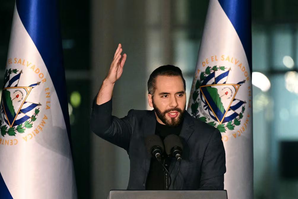 Nayib Bukele inscribe precandidatura para tercer mandato en 2027