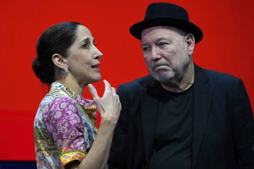 Rubén Blades entrega ‘Patria’ y maracas a la Caja de las Letras del Cervantes