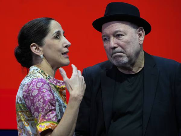 Rubén Blades entrega ‘Patria’ y maracas a la Caja de las Letras del Cervantes