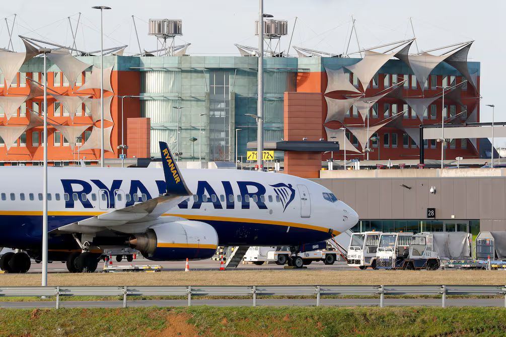 Ryanair: heridas de pasajero tras succión en vuelo FR1879 en Grecia