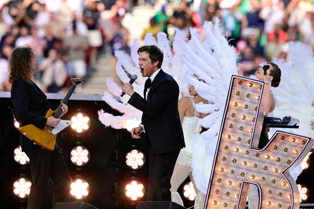 The Killers en la final de la Liga de Campeones: smoking y “Human”