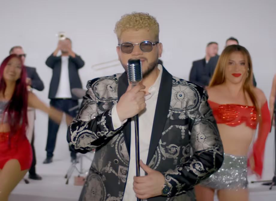 Tiago Cevallos impulsa “Me enamoré de ti” tropical y bailable