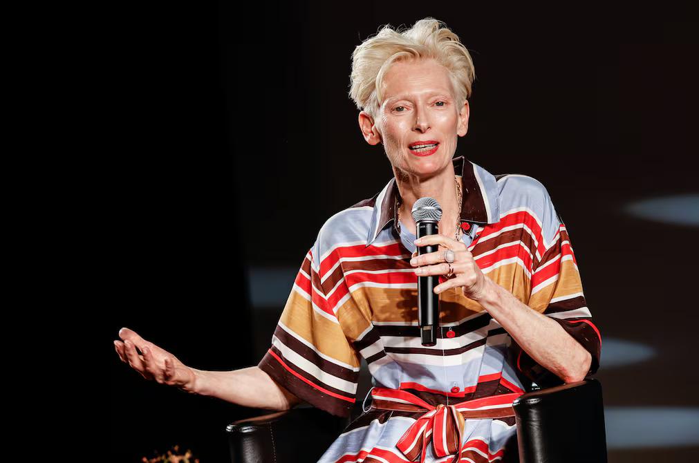 Tilda Swinton defiende el valor humano frente a la IA en Cannes
