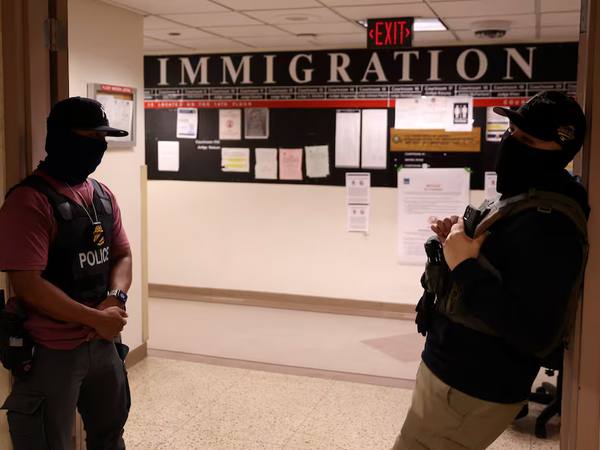 Tribunal de Nueva York limita arrestos de ICE en cortes de inmigración