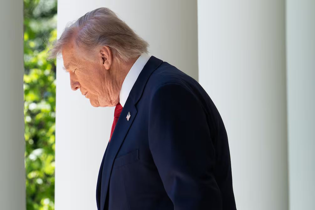 Tribunal declara ilegal prohibición de Trump para soldados transgénero