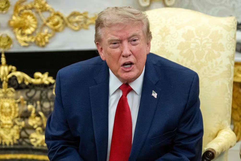 Trump arremete contra Kristen Holmes por su relación con Natalie Harp