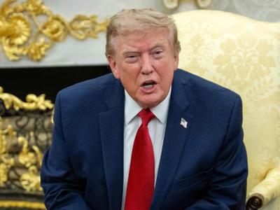 Trump arremete contra Kristen Holmes por su relación con Natalie Harp