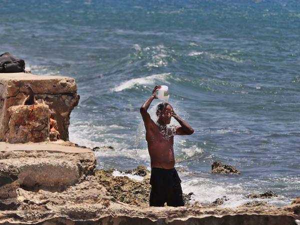 Verano en Cuba: apagones y falta de opciones llevan a playas